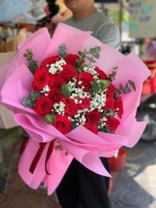 Bó hoa hồng - Tông Đỏ, giấy gói Hồng